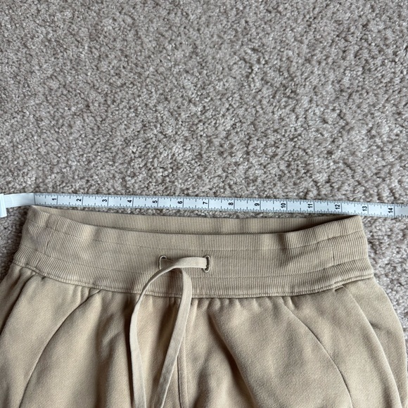 Lululemon Scuba Jogger 26” Trench Tan color size 4 - Picture 7 of 9